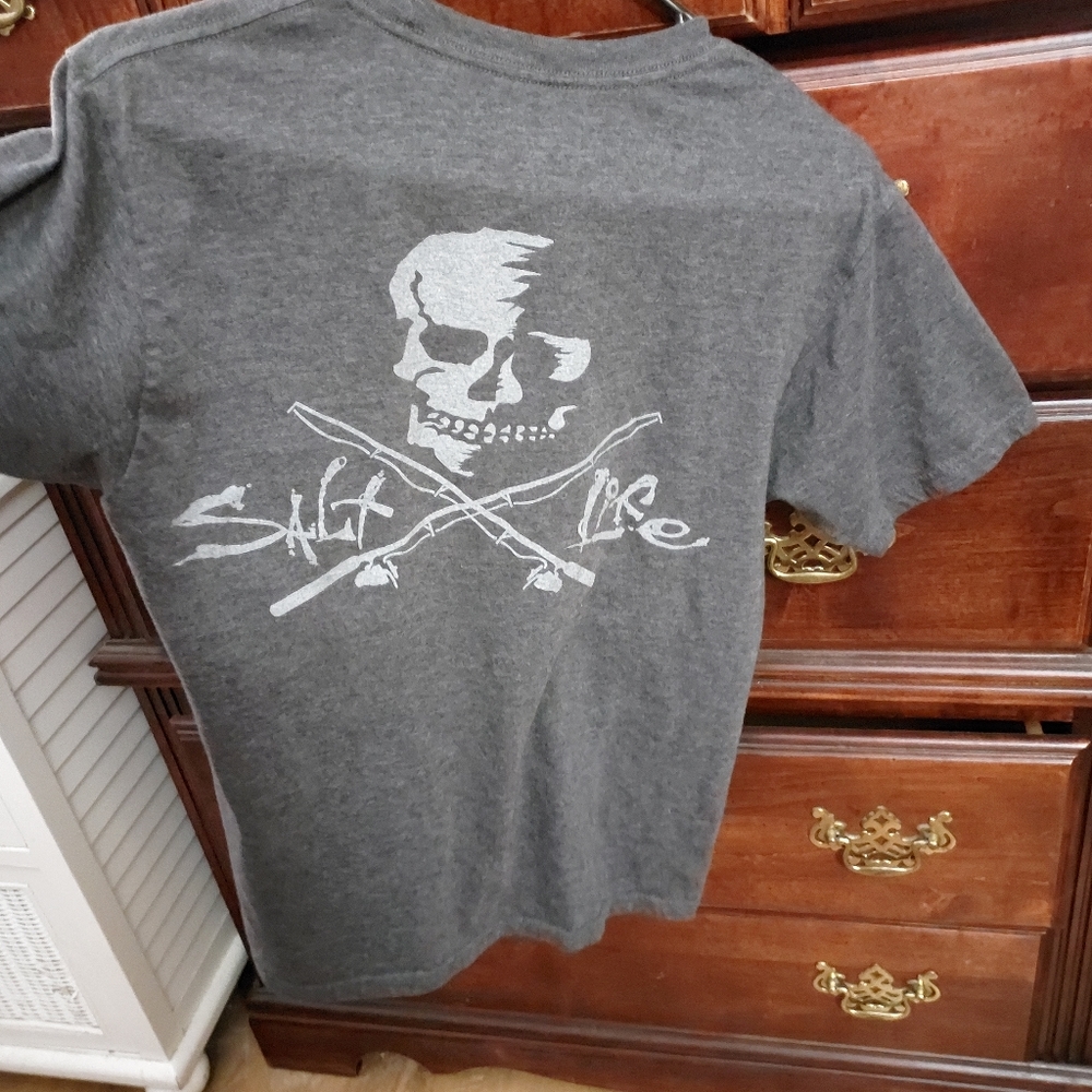 Salt Life skull charcoal tshirt. Size small.
